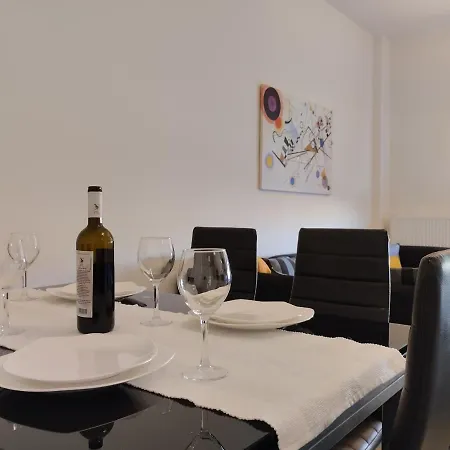 Zoe's Luxury - Private Parking