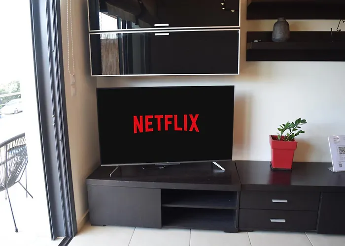 Zoe's Luxury - Private Parking Apartment